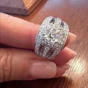 Elegant sterling 925 Silver and CZ Ring size 7